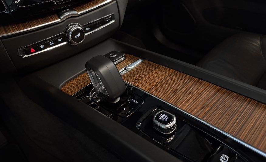 VOLVO XC 60 T-8 PLUS 2.0 TURBO HÍBRIDO AUTOMÁTICO 2023